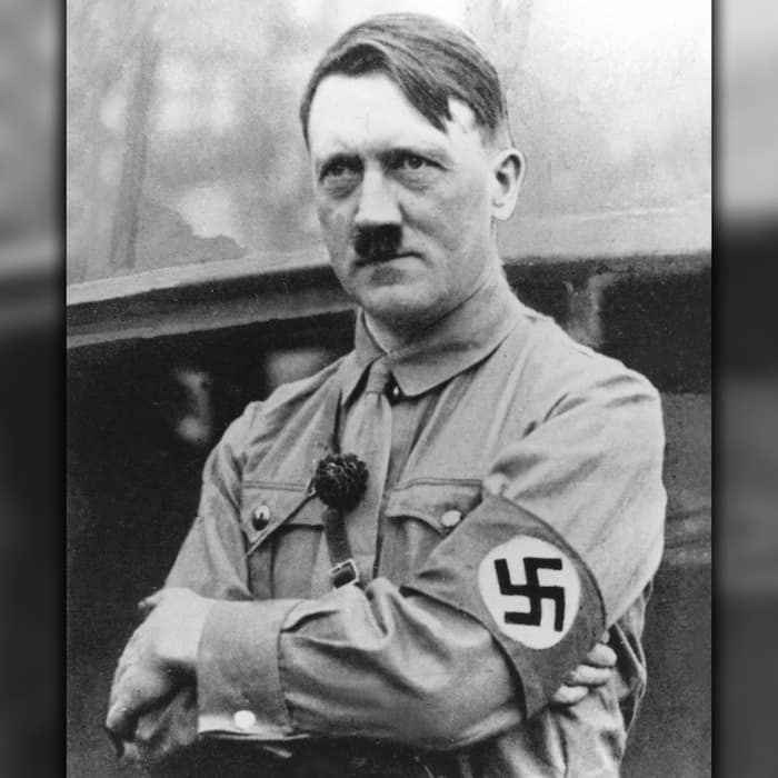 طرح گرافیکی از رنگی کردن عکس ادولف هیتلر در فتوشاپ