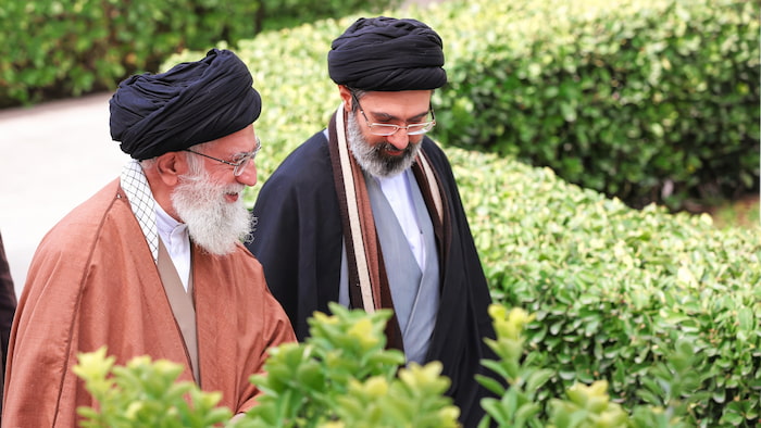 عکس سید مجتبی خامنهای و پدرش با کیفیت 4k برای کامپیوتر