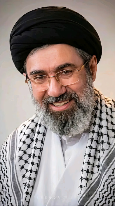 تصویر پس‌زمینه جدید از مجتبی خامنه‌ای با چفیه برای موبایل با کیفیت بالا