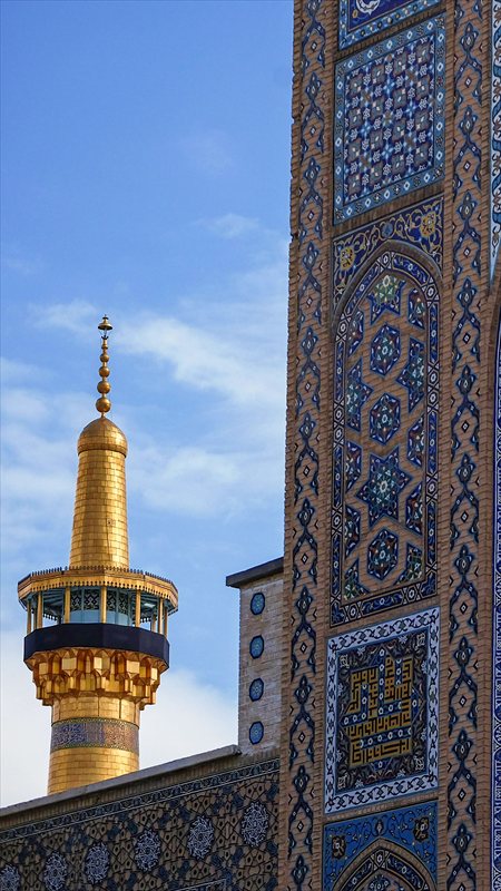 والپیپر زیبای گلدسته حرم رضوی برای موبایل