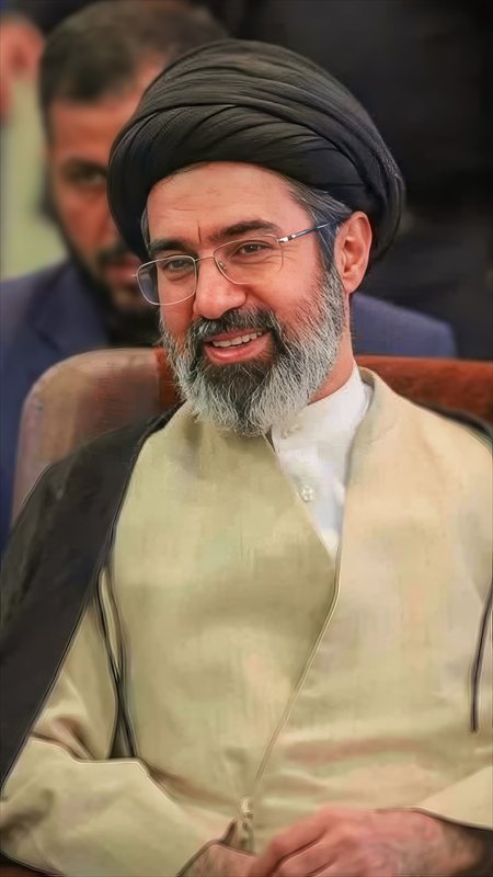 عکس جدید مجتبی حسینی خامنه‌ای برای موبایل
